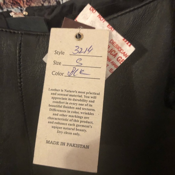 NWT SOFT SOFT BLACK LEATHER CAPRIS ZIP UP BACK WITH TIES ON LEGS SIZE S - Picture 10 of 12